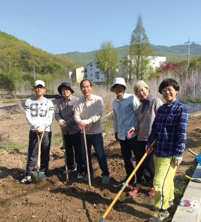 따로 또 같이 “즐겨요, 놀아요, 살아요”