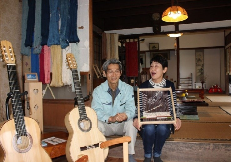 목공 기술을 배워 아내와 함께 공방 운영