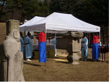 [스토리로 읽는 문화 유산 3] 서오릉 연가와 빗속의 여인